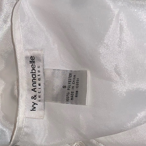 Ivory Robe Satin Small - Picture 5 of 5